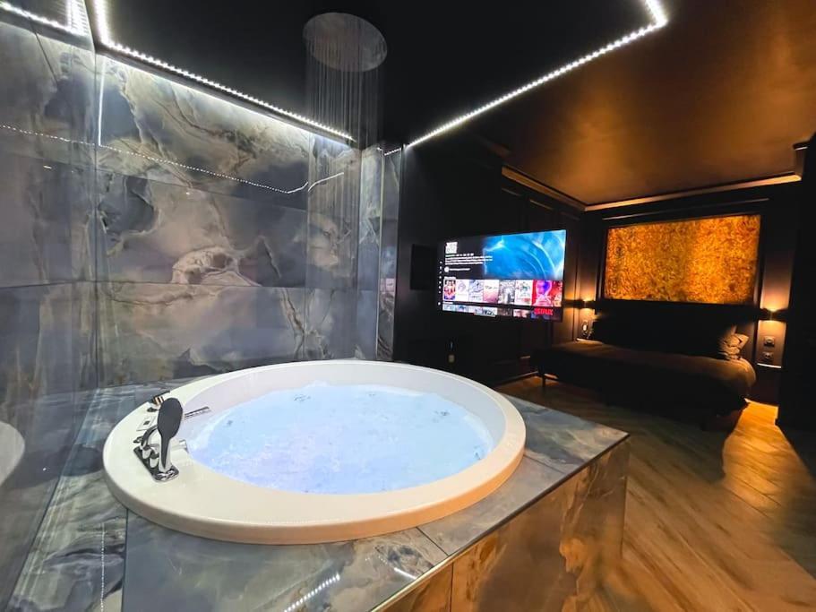 Myinsolite-L'Onyx โวแวร์ ภายนอก รูปภาพ