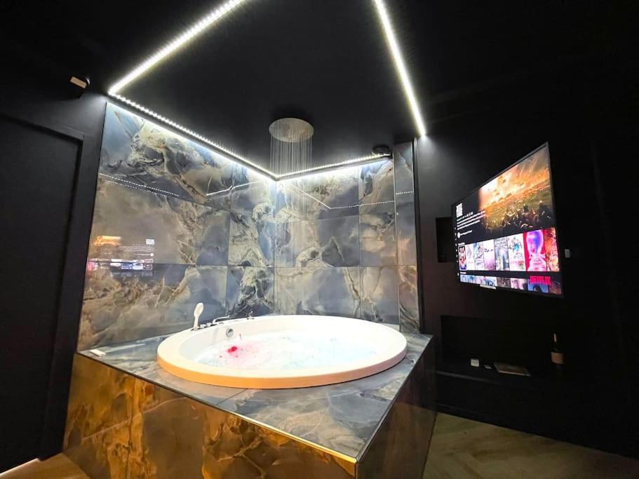 Myinsolite-L'Onyx โวแวร์ ภายนอก รูปภาพ